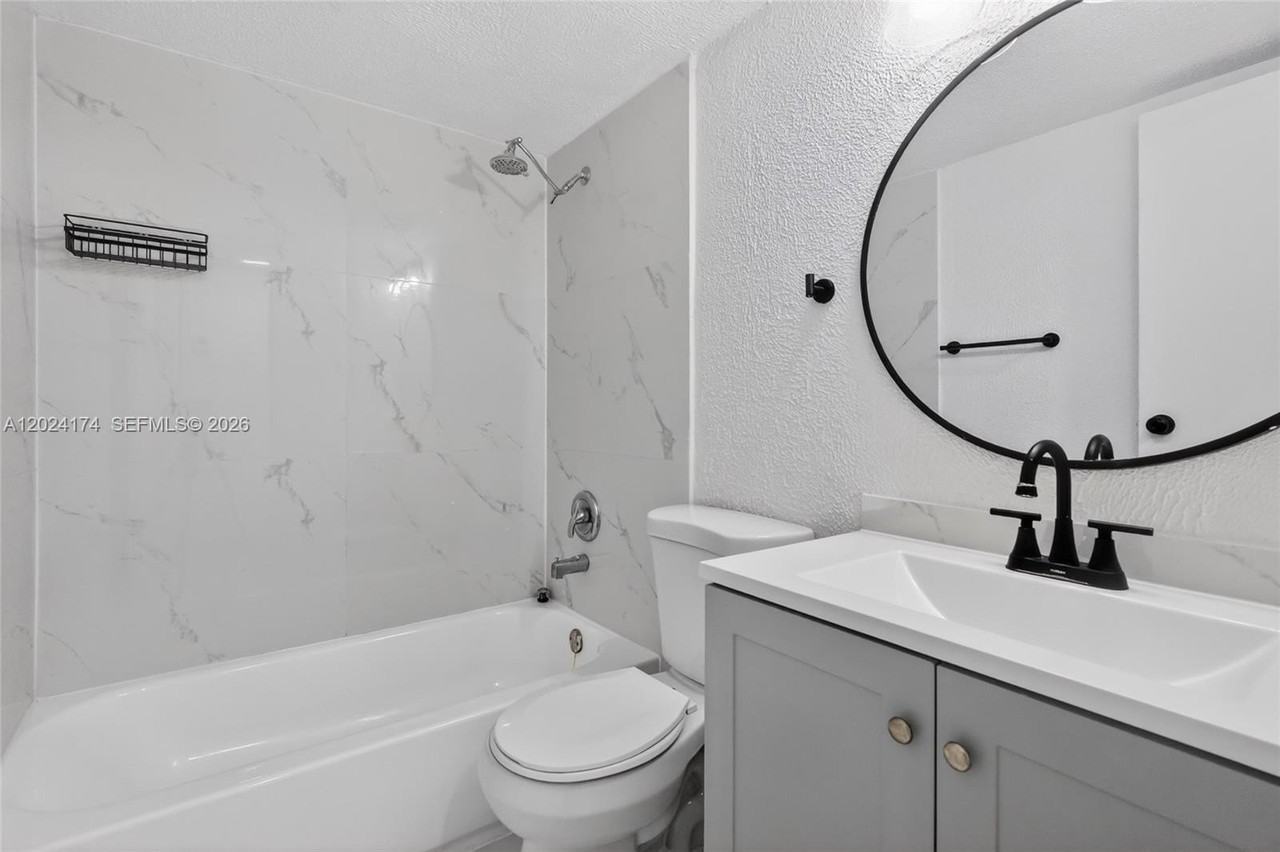 1740 Funston St #4 - Photo 6 of 25
