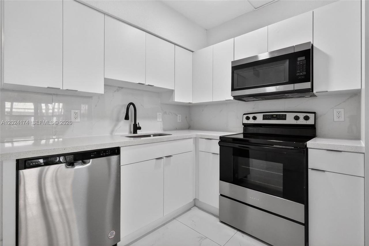 1740 Funston St #4 - Photo 7 of 25