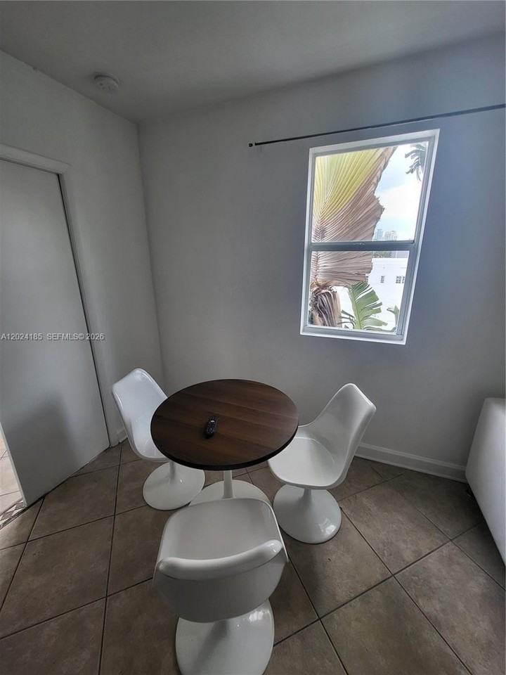 1008 Jefferson Ave #303 - Photo 4 of 11