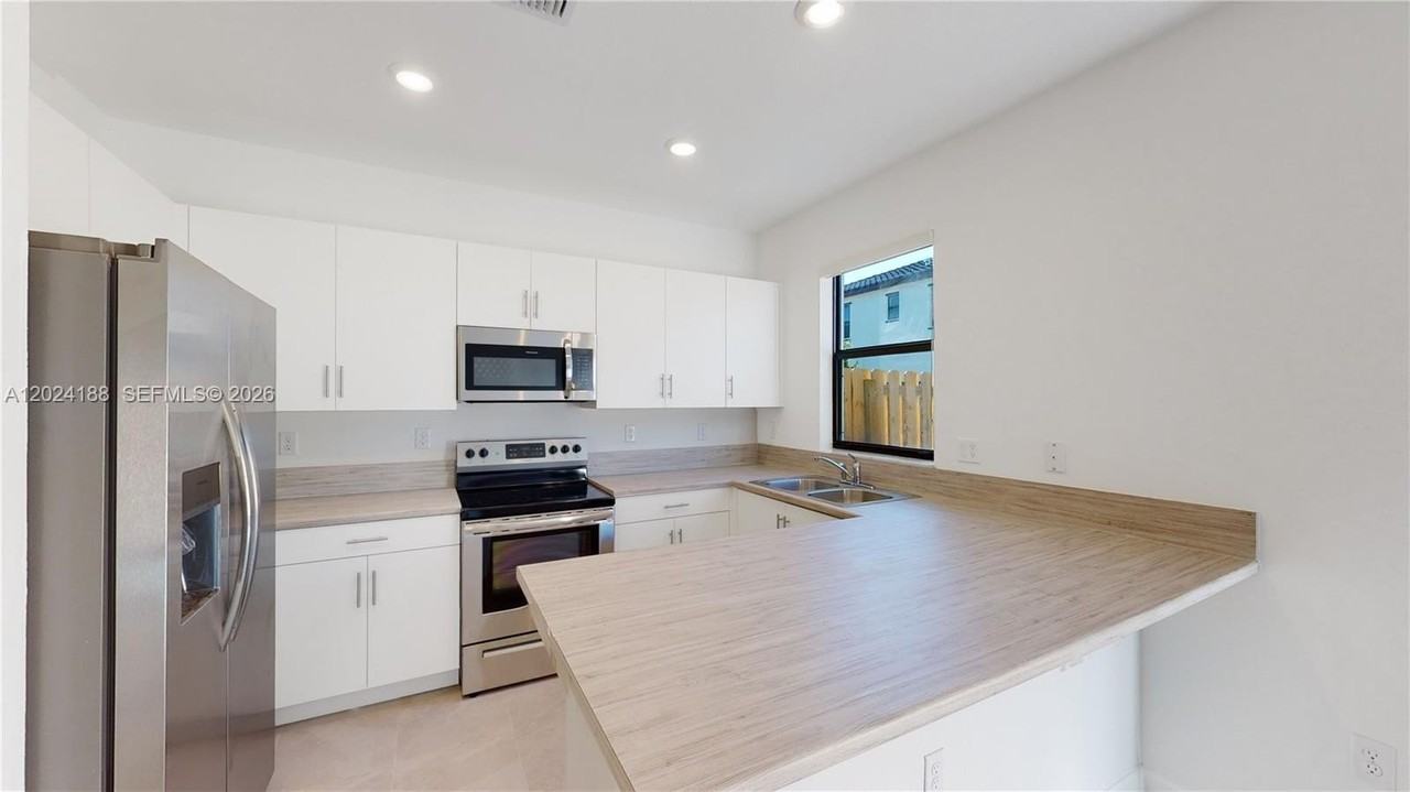 11815 Sw 246th Ter - Photo 3 of 20
