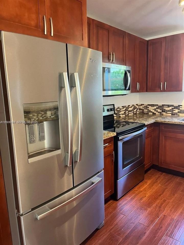 1912 Taylor St - Photo 4 of 17