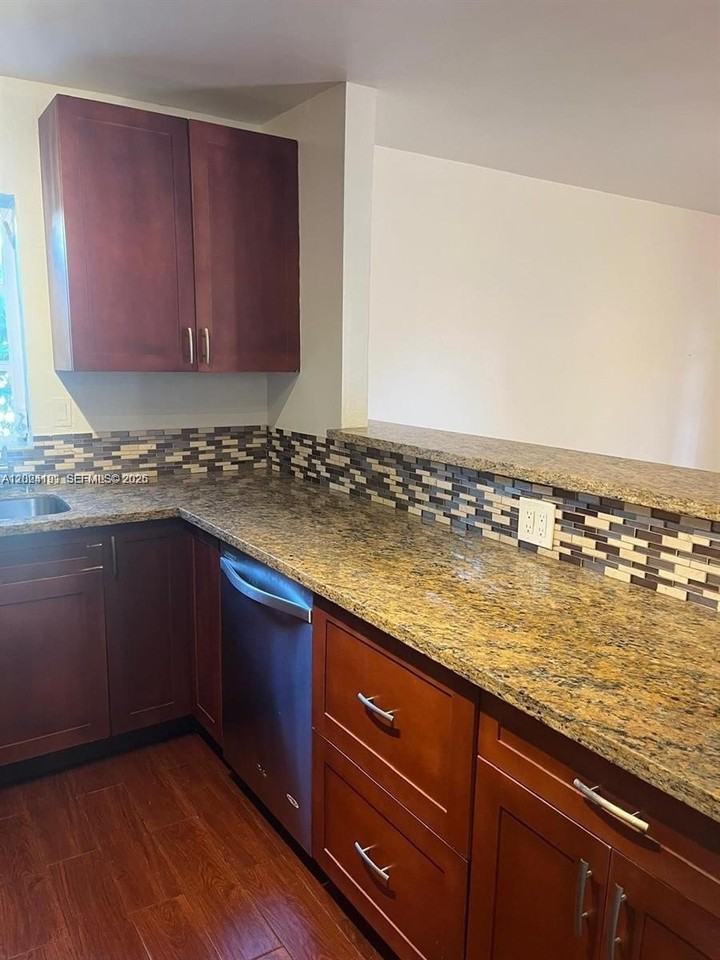 1912 Taylor St - Photo 6 of 17
