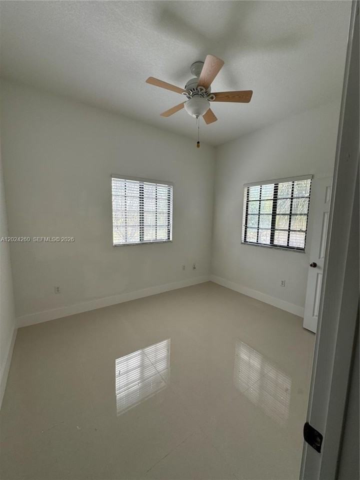 2851 Riverside Dr #205N - Photo 5 of 15