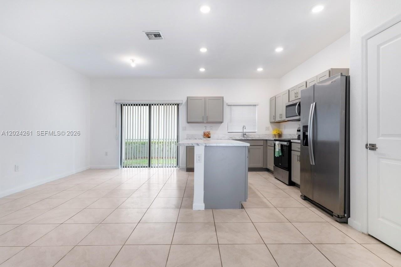 1170 Sw 7th Ct #1170 - Photo 4 of 33