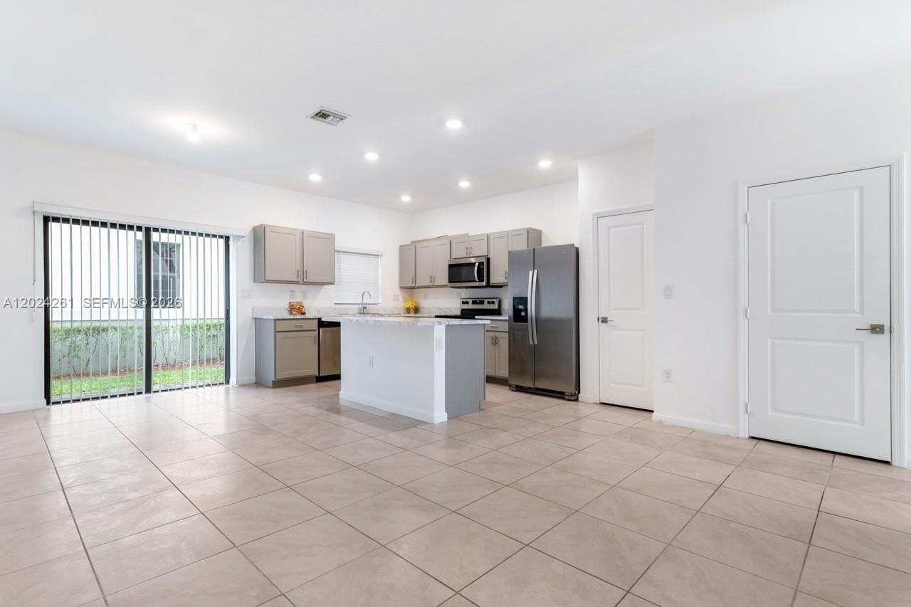 1170 Sw 7th Ct #1170 - Photo 5 of 33