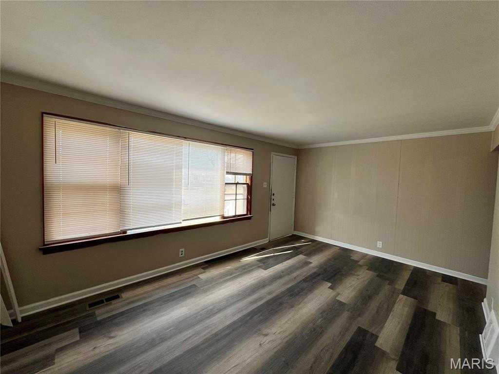 10518 Ewell Dr - Photo 2 of 16