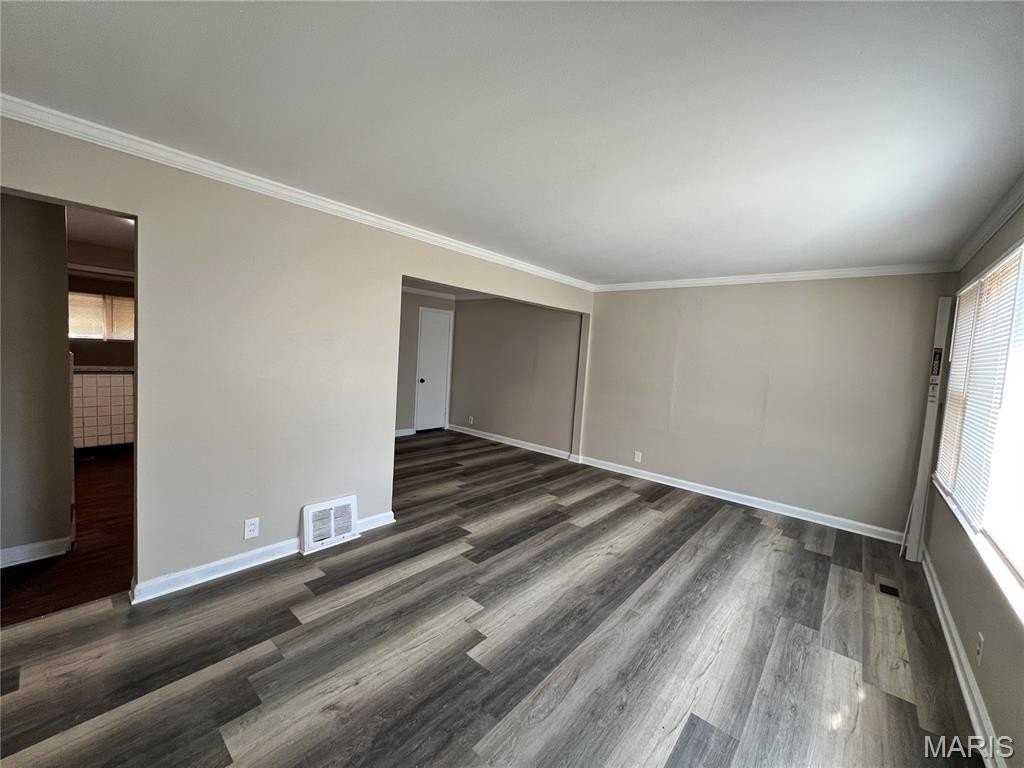 10518 Ewell Dr - Photo 3 of 16