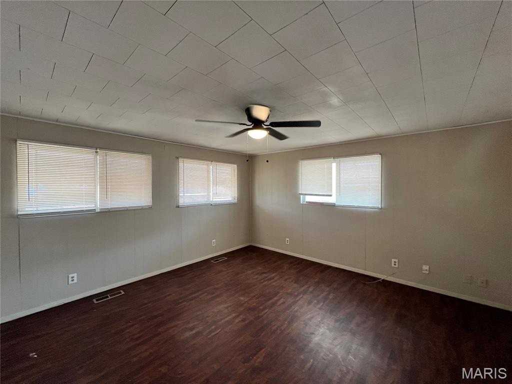 10518 Ewell Dr - Photo 5 of 16