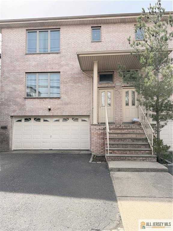 292 Myrtle Ave #A - Photo 2 of 16
