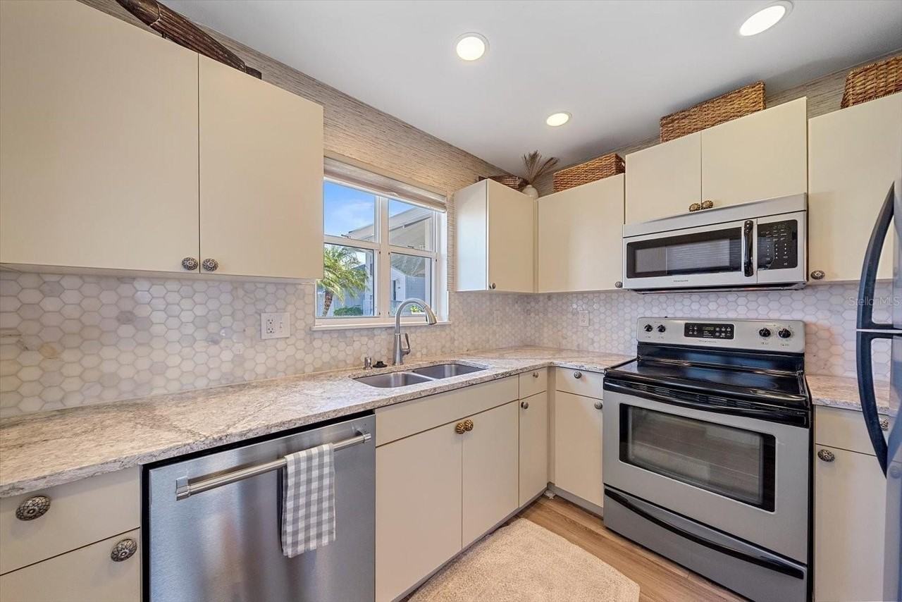 851 Audubon Dr #851 - Photo 5 of 28