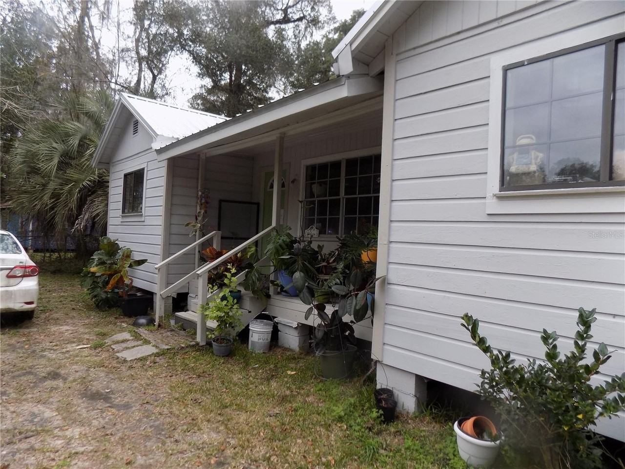2405 Ne 70th Ter - Photo 2 of 16
