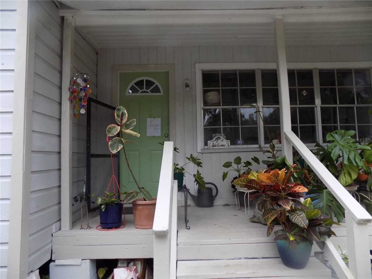 2405 Ne 70th Ter - Photo 3 of 16