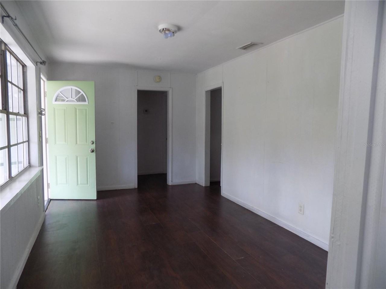 2405 Ne 70th Ter - Photo 4 of 16
