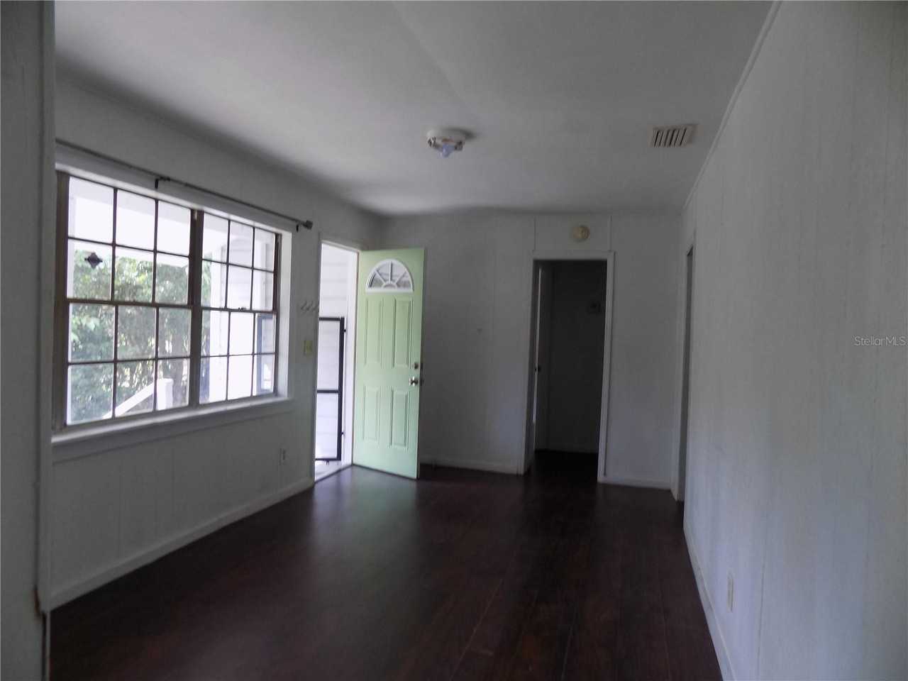 2405 Ne 70th Ter - Photo 5 of 16