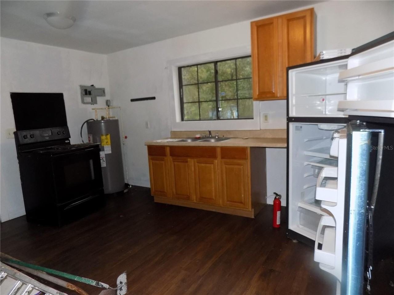 2405 Ne 70th Ter - Photo 6 of 16