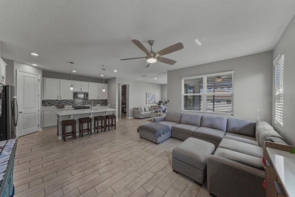 295 Lake Smart Cir - Photo 3 of 15