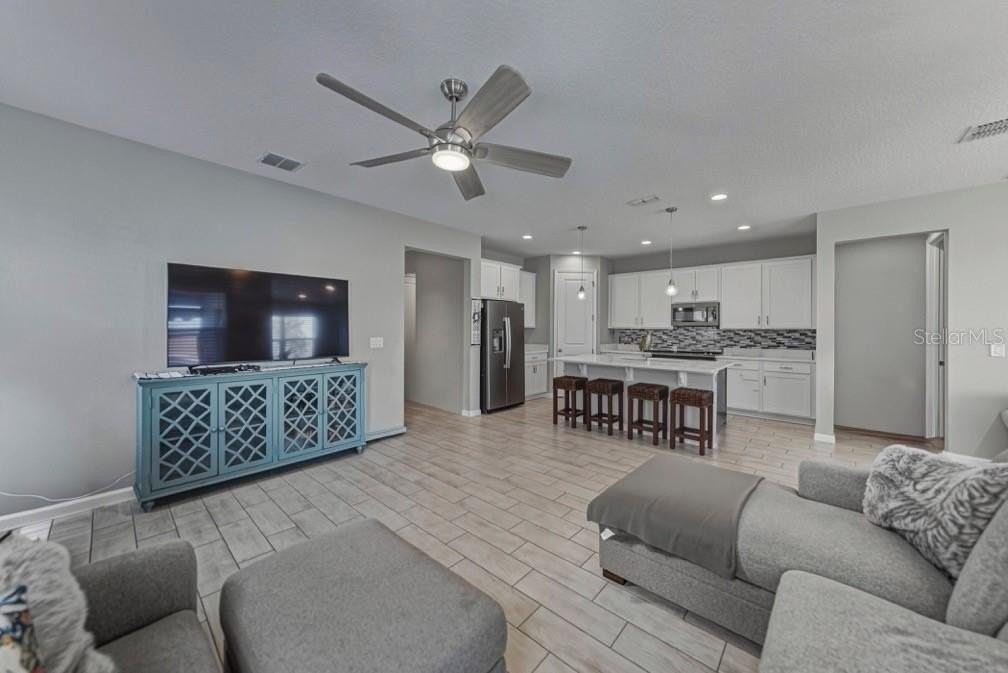 295 Lake Smart Cir - Photo 4 of 15