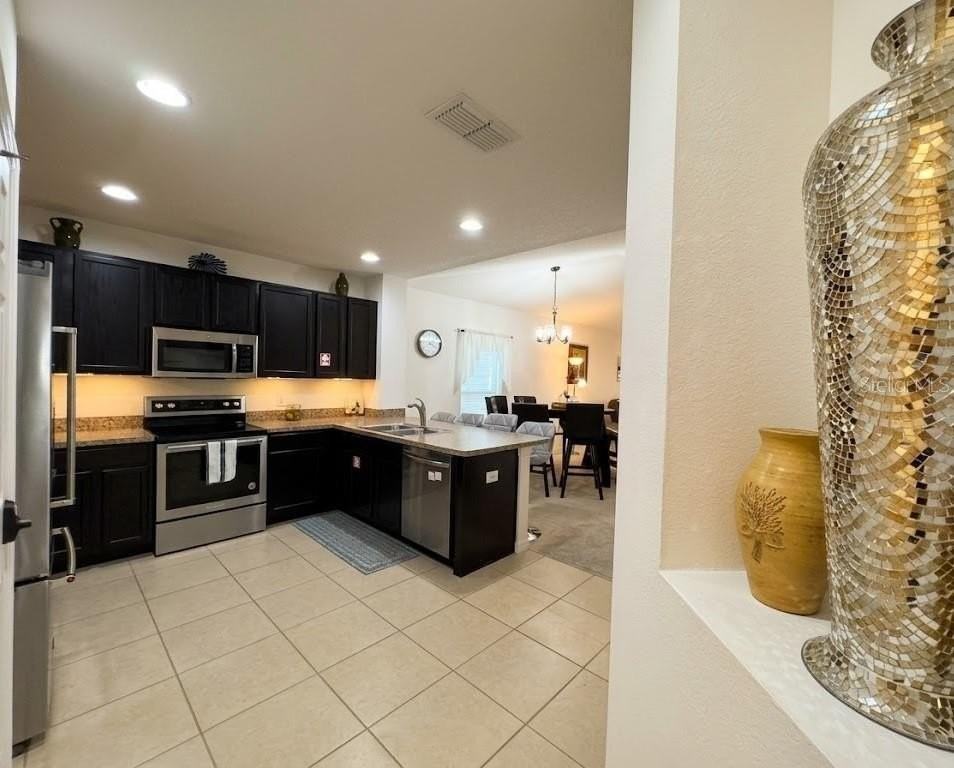 643 Samuel Pl - Photo 6 of 34