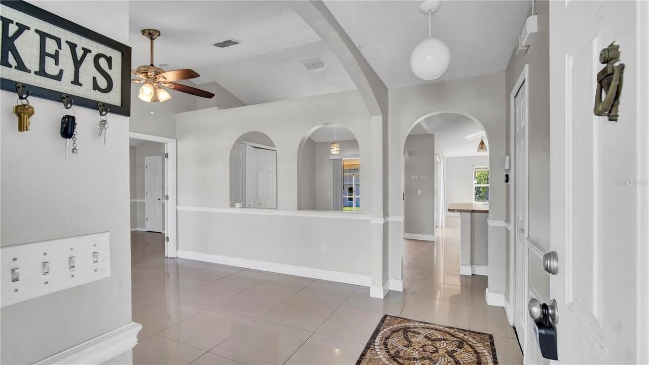 37 Peterlee Ct - Photo 4 of 35