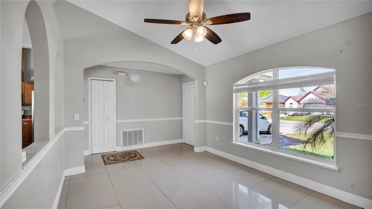 37 Peterlee Ct - Photo 6 of 35
