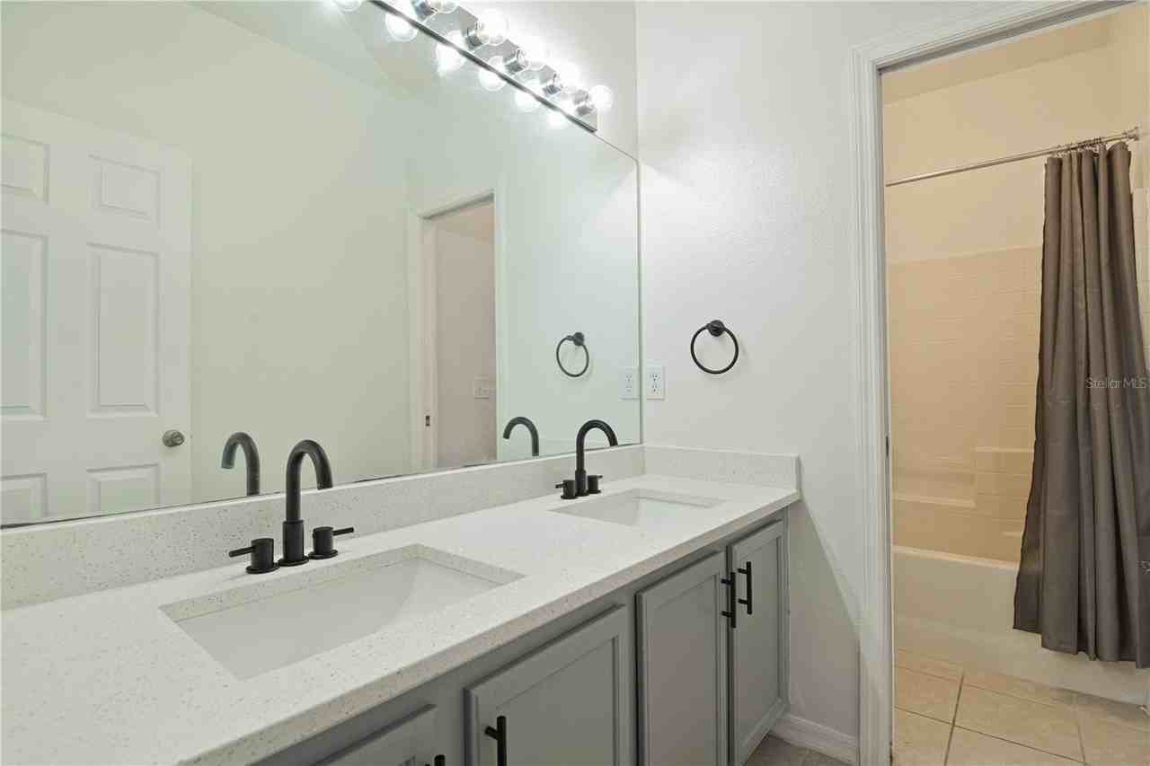 915 Knollwood Dr - Photo 3 of 18