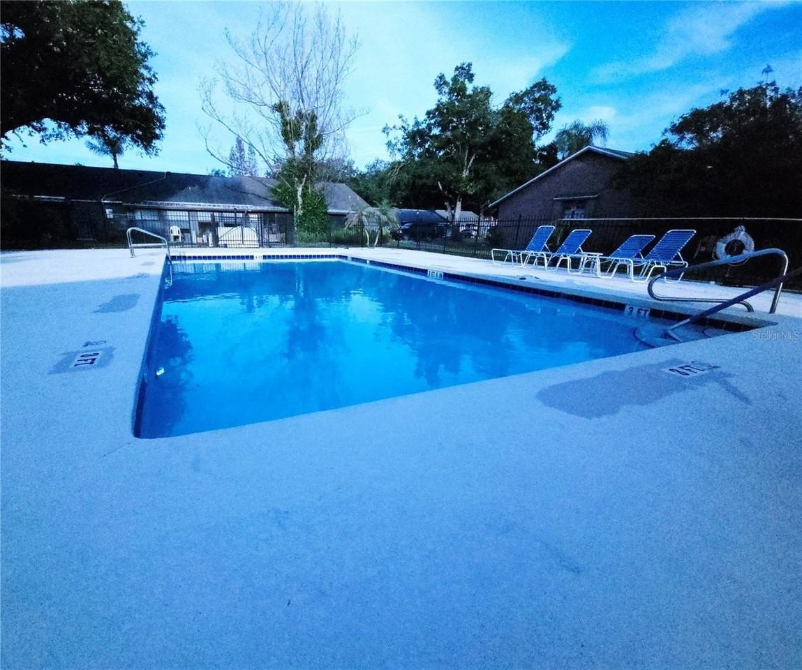 2510 King Oak Cir - Photo 2 of 14
