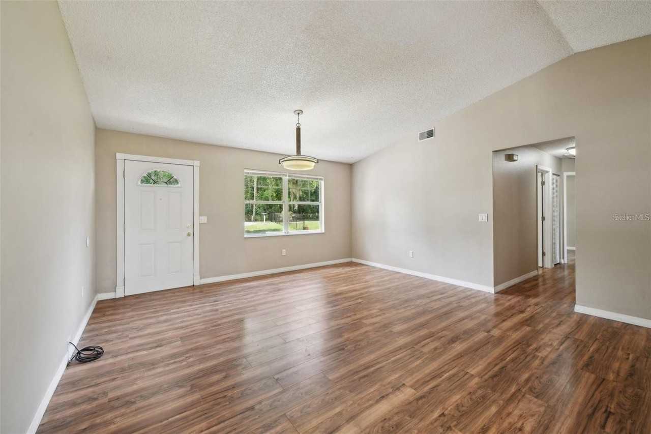 5 Cedar Ln - Photo 4 of 23