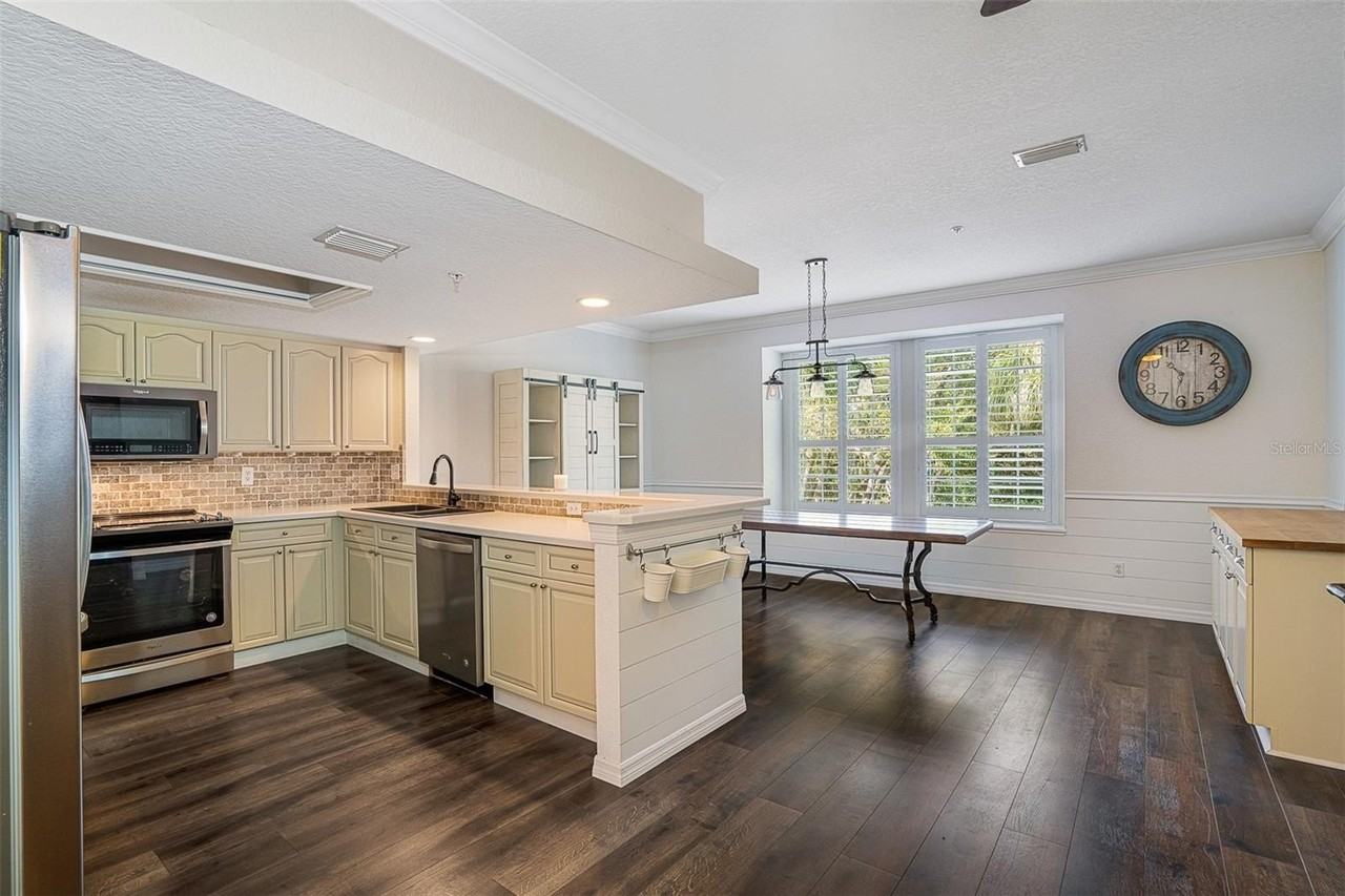 1381 Curlew Rd - Photo 4 of 37