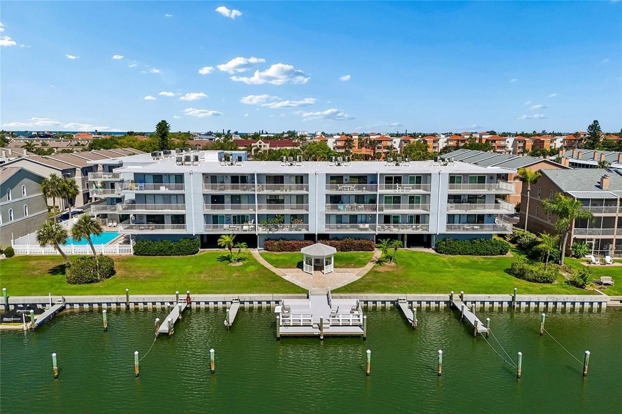719 Pinellas Bayway S #301