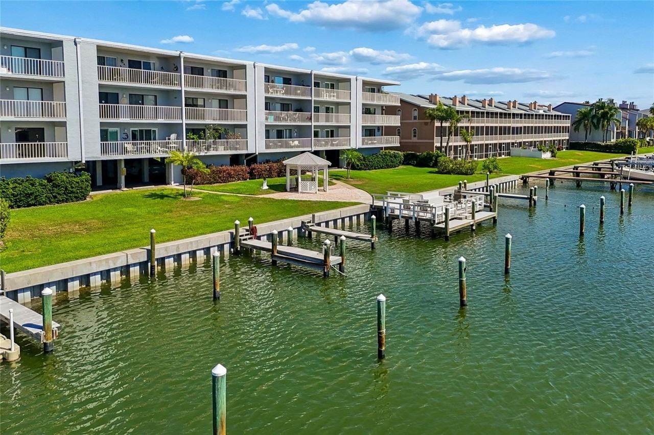719 Pinellas Bayway S #301 - Photo 4 of 50