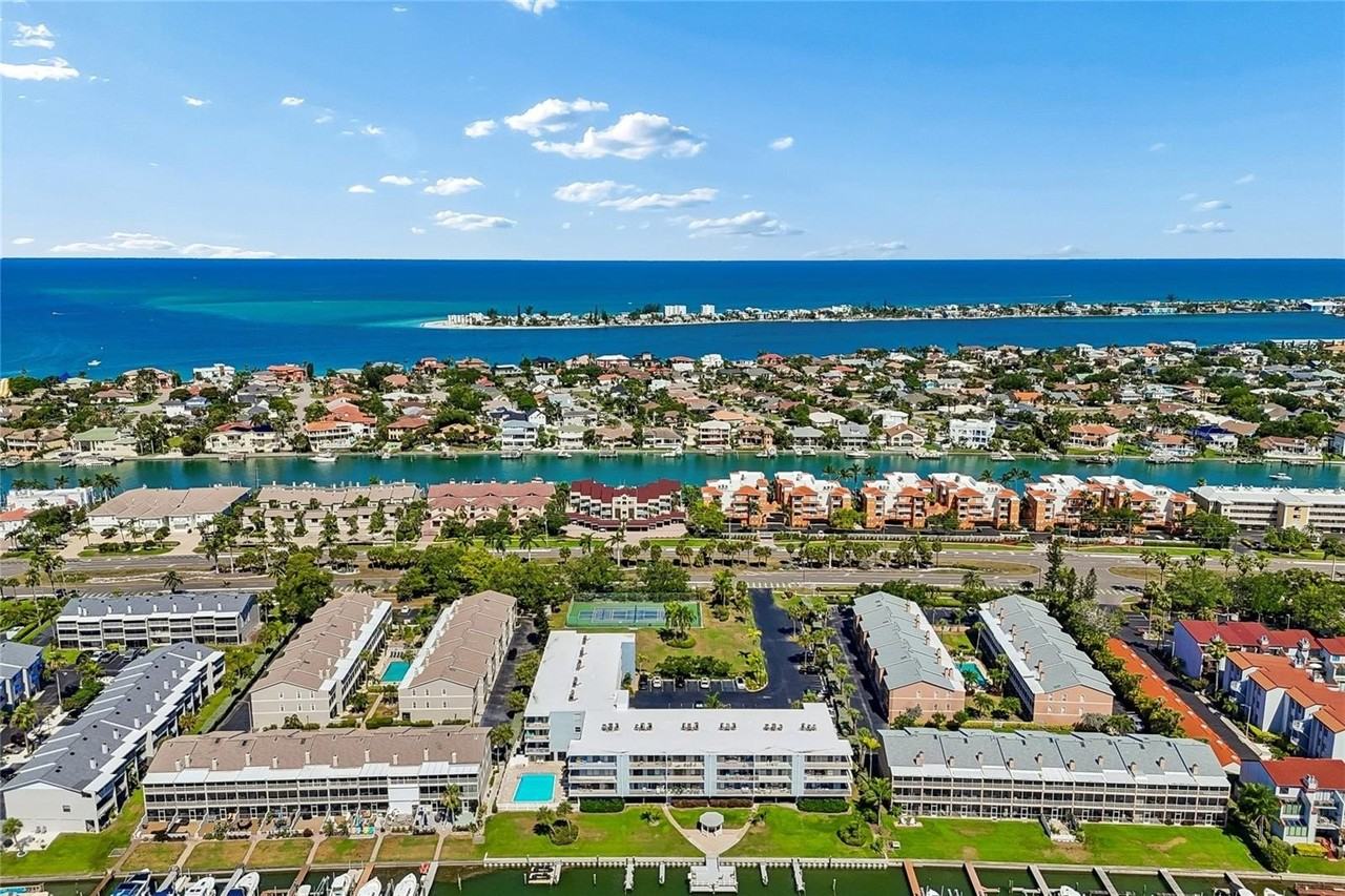 719 Pinellas Bayway S #301 - Photo 5 of 50