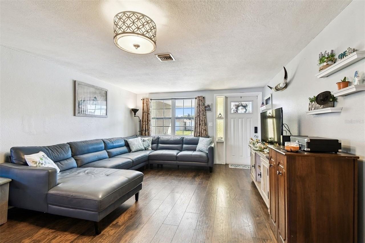 5831 1st Ave - Photo 5 of 22
