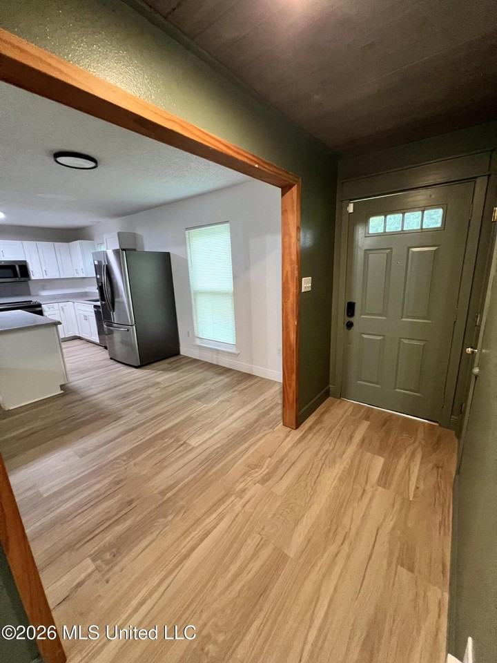 11258 Laura Ln - Photo 3 of 14