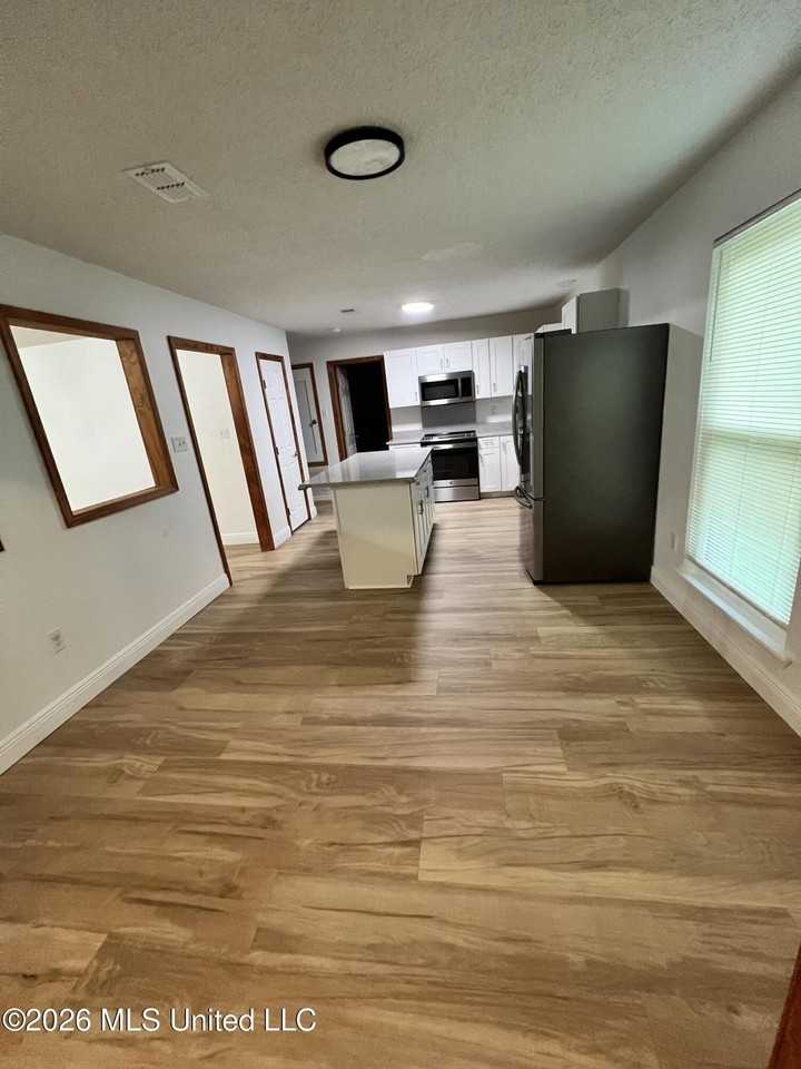 11258 Laura Ln - Photo 4 of 14