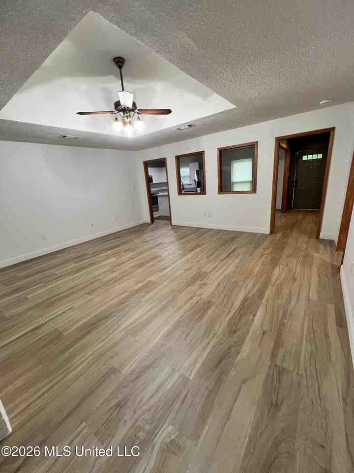 11258 Laura Ln - Photo 7 of 14