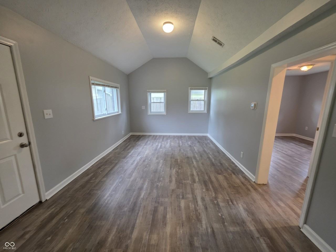 410 N 20th Ave - Photo 4 of 15
