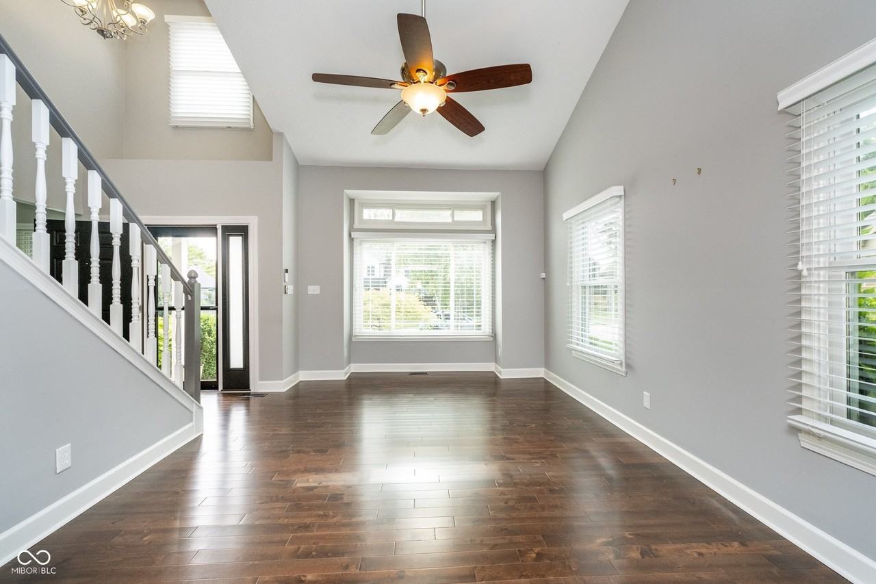 13738 Roswell Dr - Photo 4 of 28