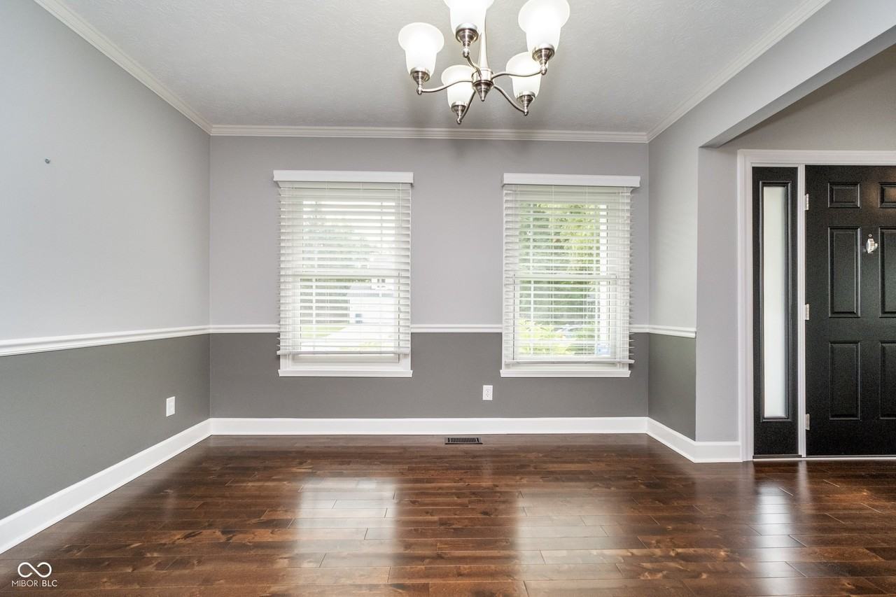 13738 Roswell Dr - Photo 5 of 28