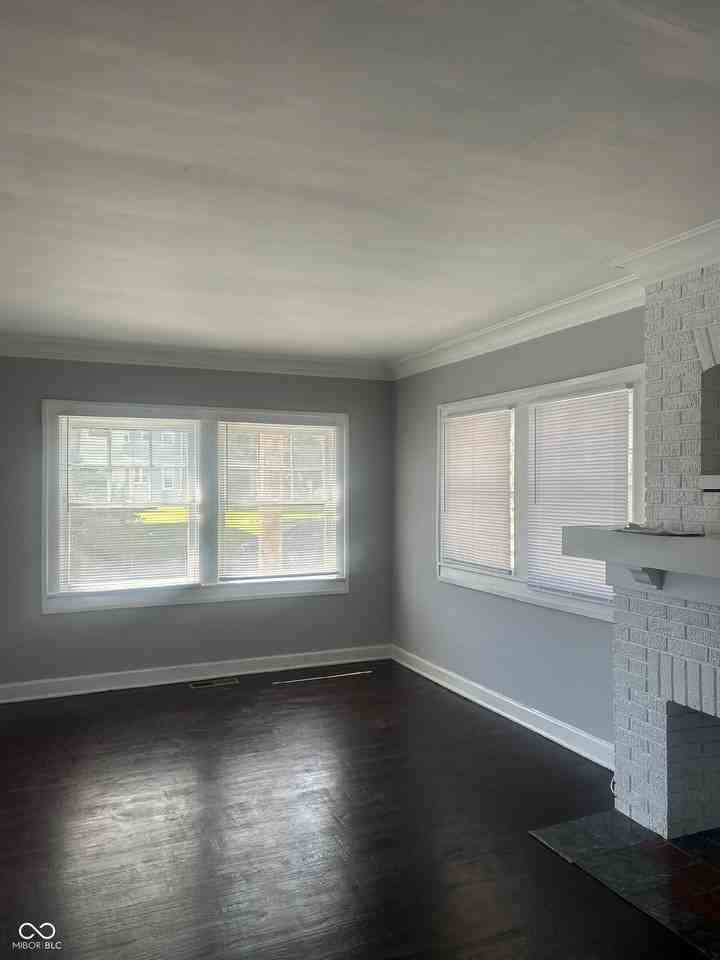 636 E 37th St #5 - Photo 5 of 24