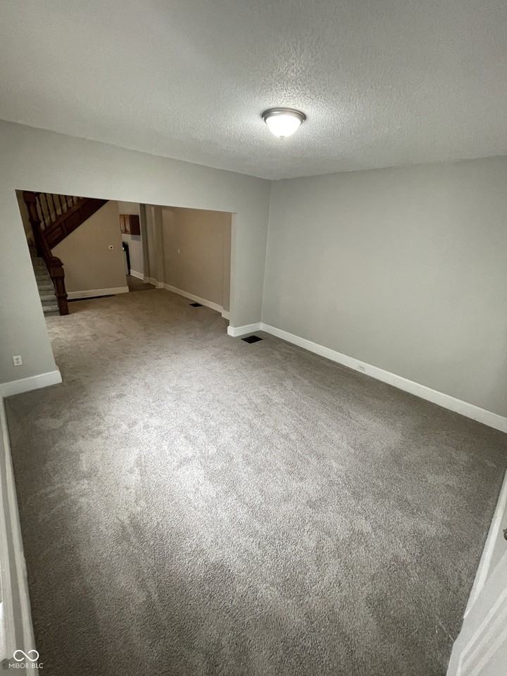 442 N Denny St - Photo 3 of 19