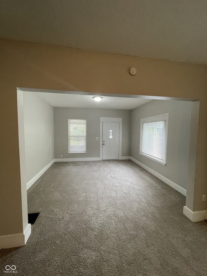 442 N Denny St - Photo 4 of 19