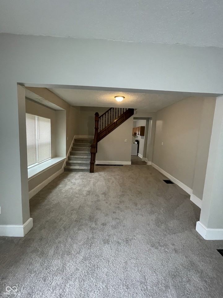 442 N Denny St - Photo 5 of 19