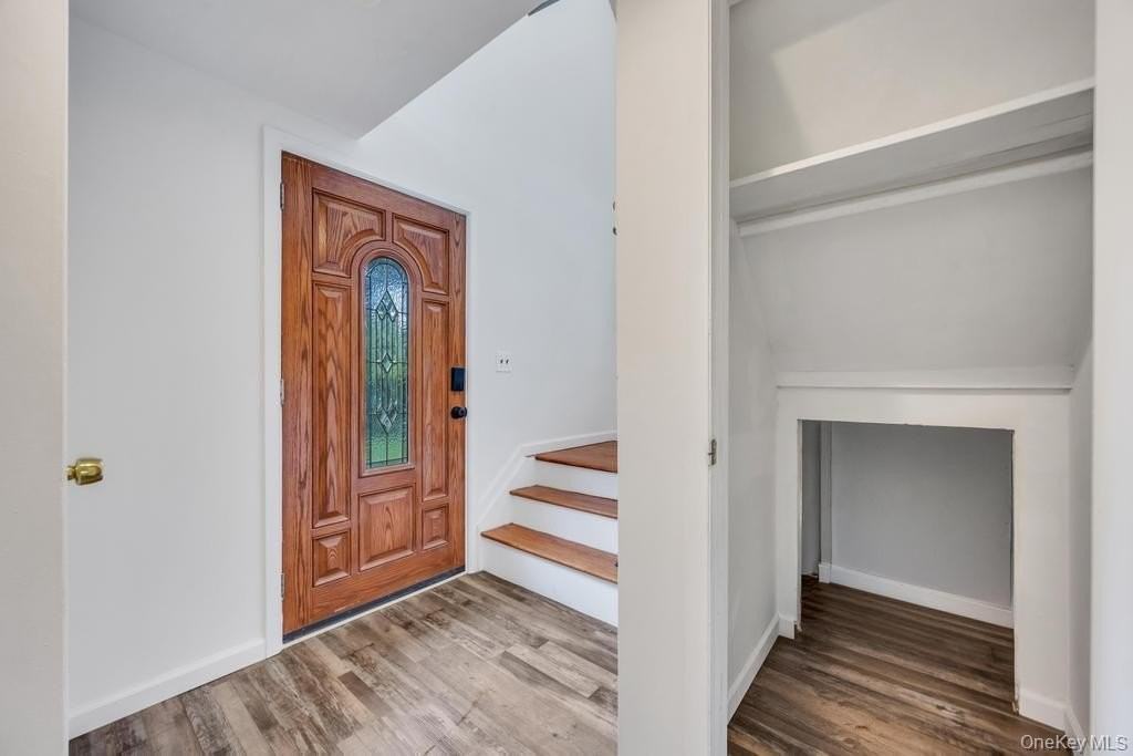 405 Massapequa Ave - Photo 4 of 28