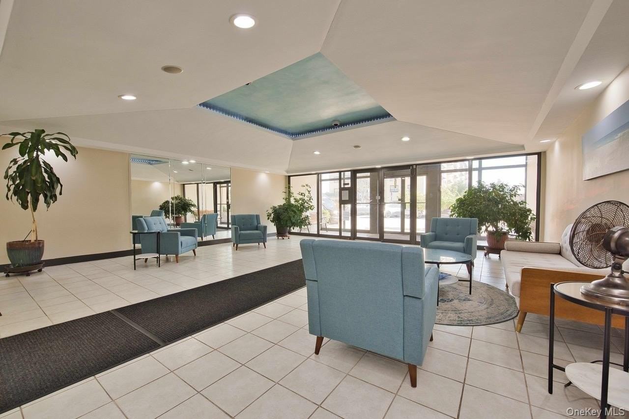 855 E Broadway #5B - Photo 4 of 10