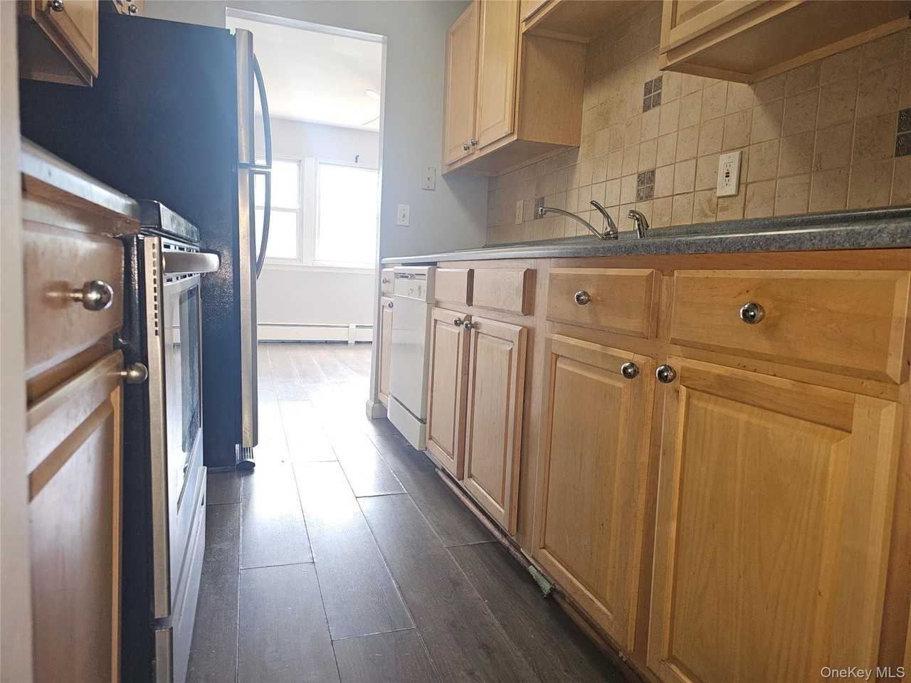 60 Sarah Ln - Photo 4 of 8