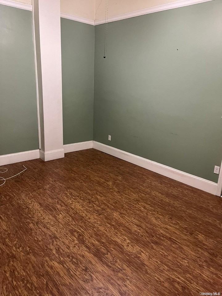 318 Jericho Tpke #1R - Photo 4 of 6