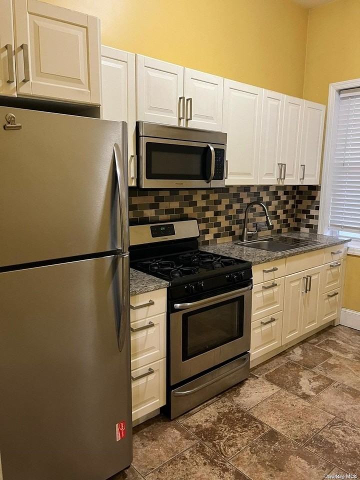 318 Jericho Tpke #1R - Photo 5 of 6