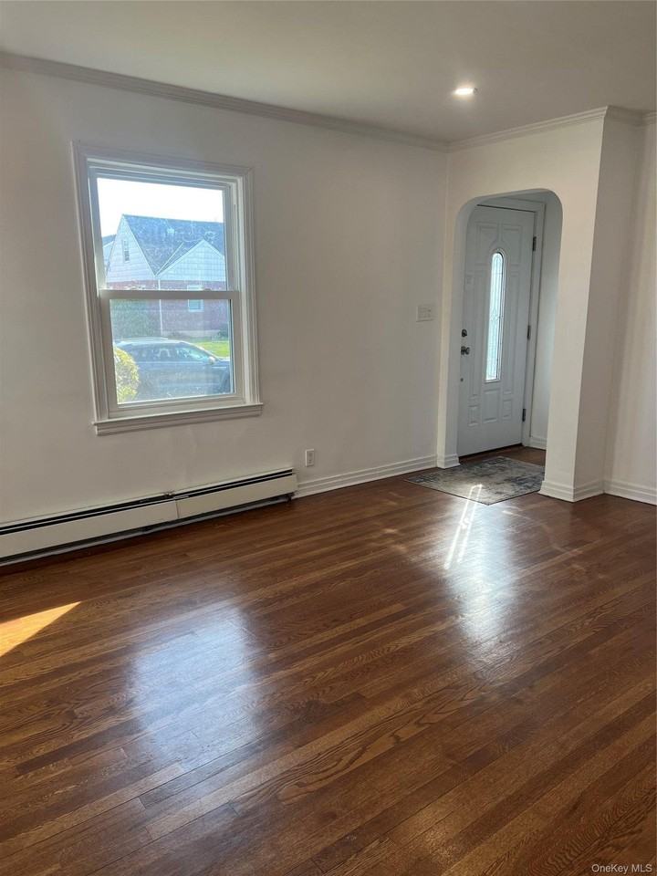1016 Oaks Dr - Photo 2 of 17