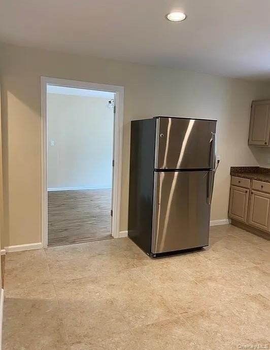 19 Edison Pl #2 - Photo 3 of 23