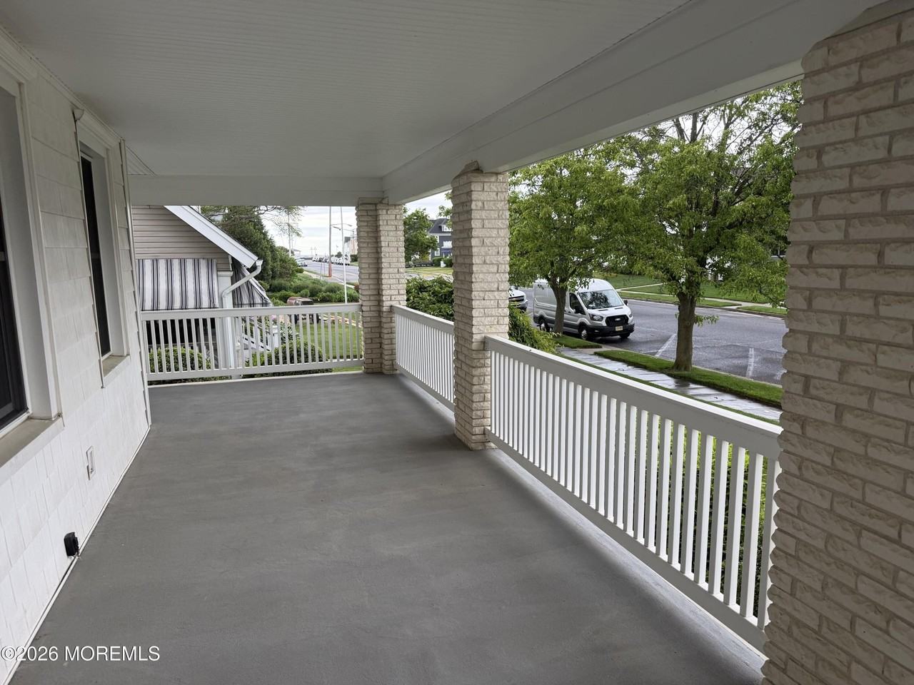 120 Garfield Ave - Photo 2 of 28